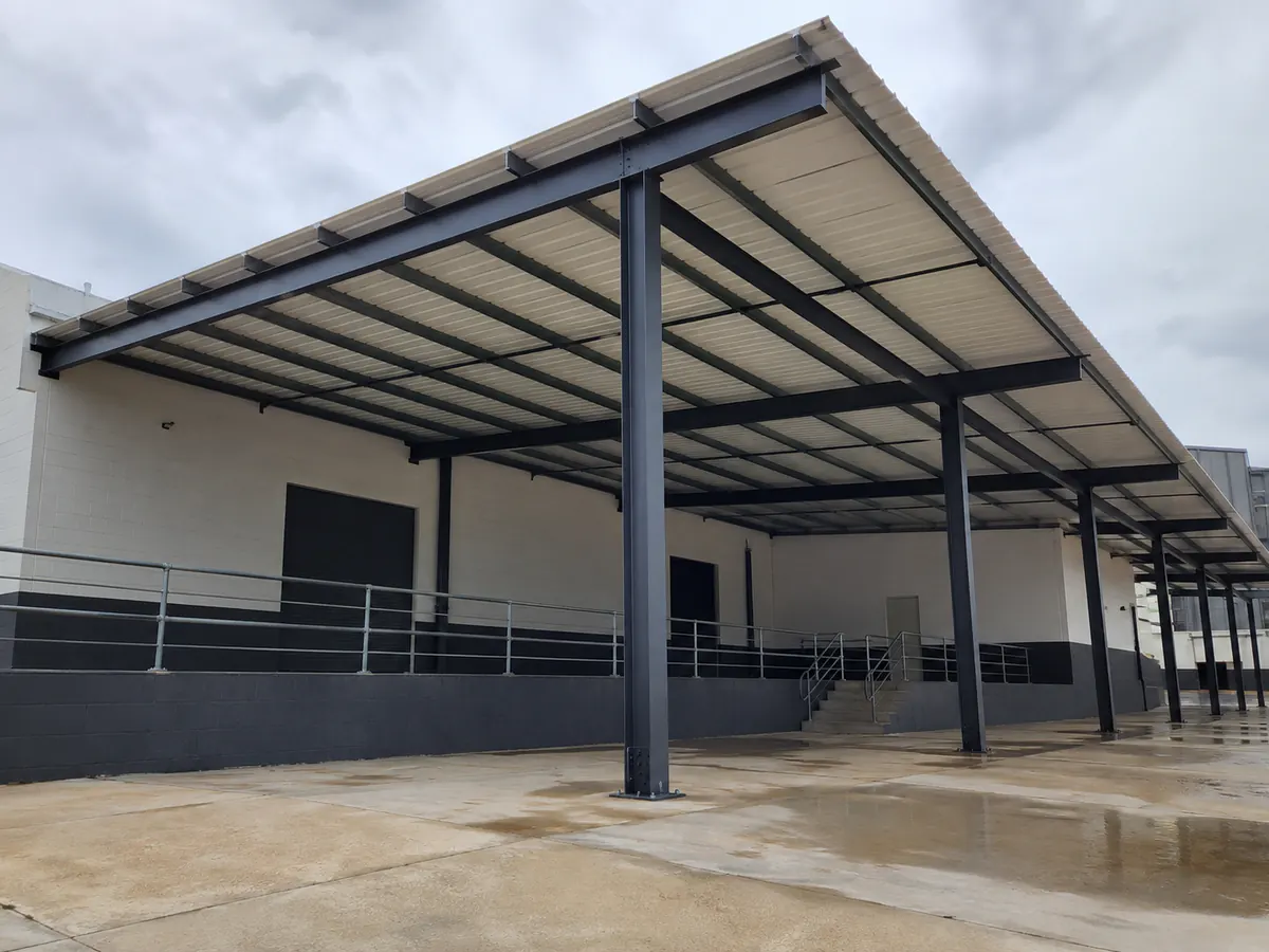 Estrutura metálica para cobertura de área comercial em Osasco