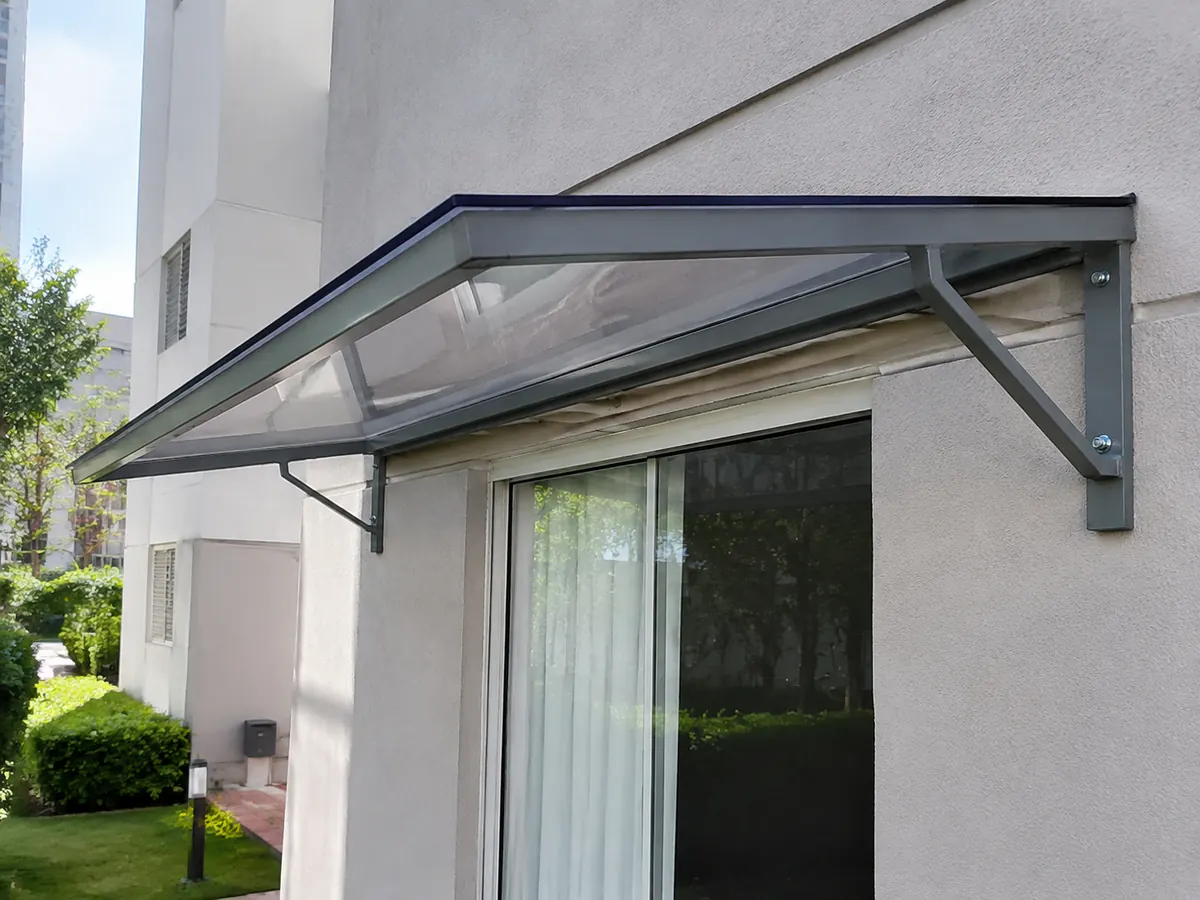 Toldo de policarbonato para proteção de janela em Osasco